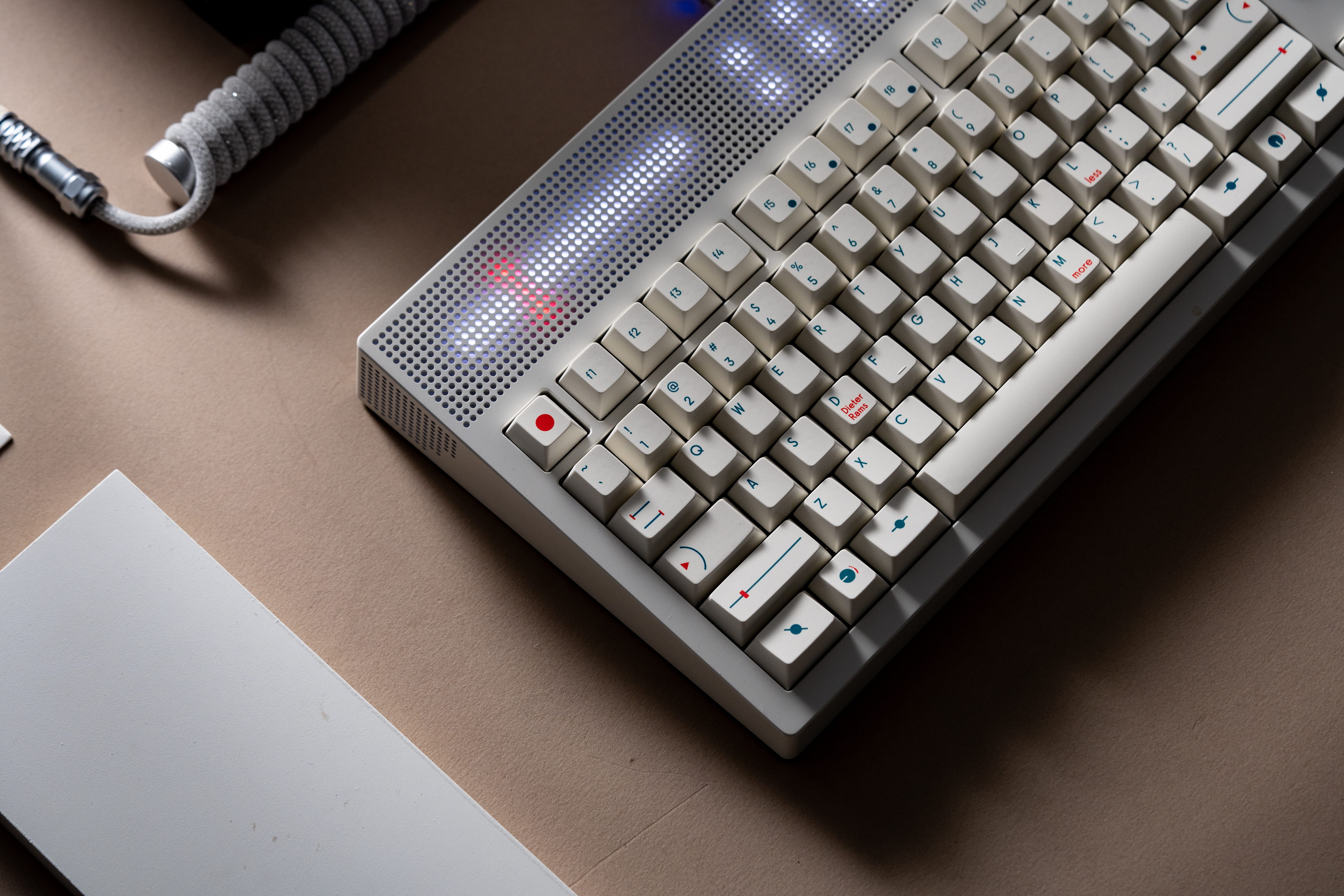 AM Neon 80